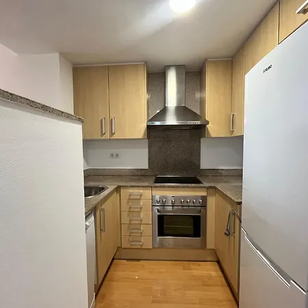 Apartament Con Piscina En *