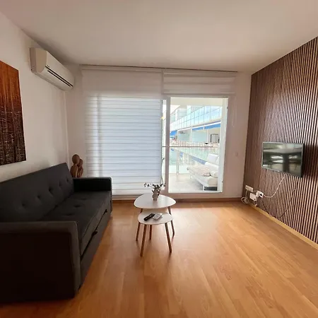 Con Piscina En Apartament